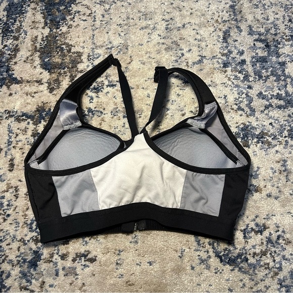 Victoria Sport Gray & White Wired Front Close Sports Bra Size 32C - Picture 3 of 7